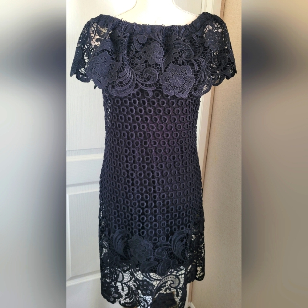 EUC Gianni bini black lace dress Size small